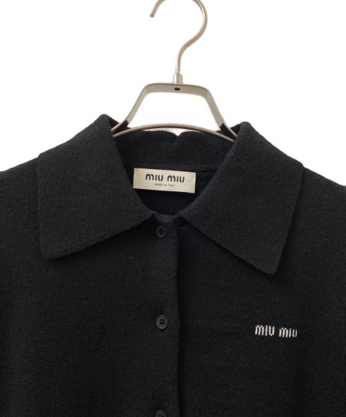 MIU MIU（ミュウミュウ）MIU MIU (ミュウミュウ) ロゴニット襟付きカーディガン ブラック サイズ:40の古着・服飾アイテム