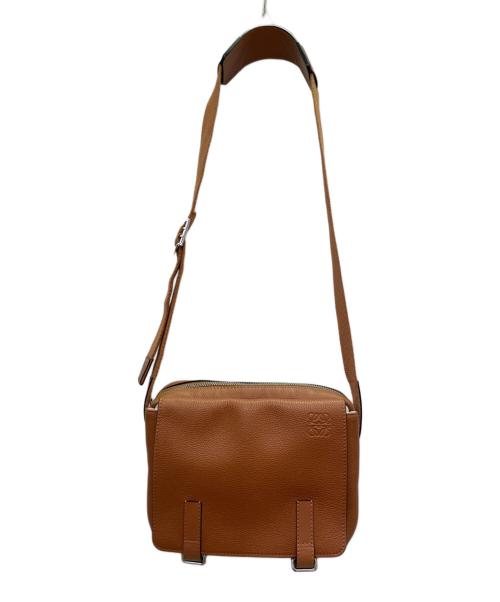 LOEWE（ロエベ）LOEWE (ロエベ) Military Messenger Bag In Soft Grained Calfskin ソフトグレインカーフスキン ミリタリー メッセンジャーバッグ/317.12AA72 ブラウンの古着・服飾アイテム