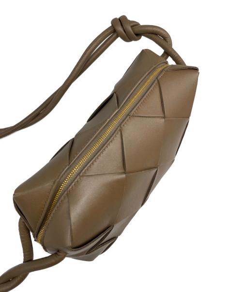BOTTEGA VENETA（ボッテガベネタ）BOTTEGA VENETA (ボッテガベネタ) スモールカセットカメラバッグ ブラウン サイズ:-の古着・服飾アイテム