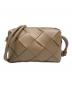 BOTTEGA VENETA（ボッテガベネタ）の古着「スモールカセットカメラバッグ」｜ブラウン