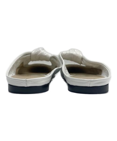KHAITE（ケイト）KHAITE (ケイト) Patent Leather Pointed-Toe Mules ポインテッドトゥ パテントレザーミュール ホワイト サイズ:37の古着・服飾アイテム