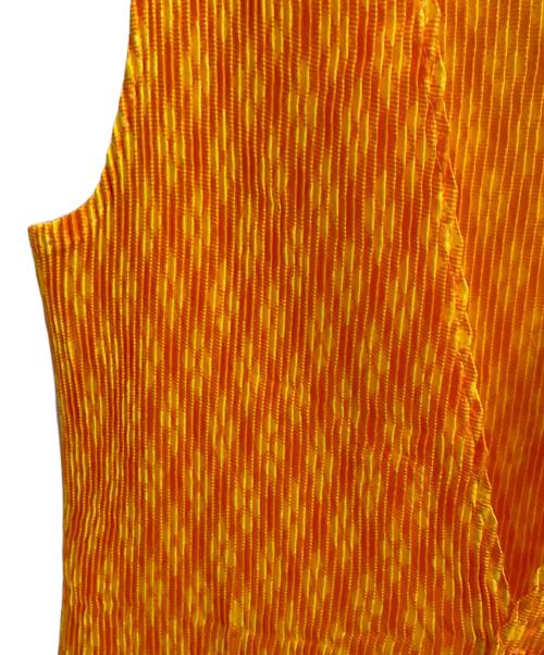 im product（アイムプロダクト）im product (アイムプロダクト) プリーツ エプロンワンピース オレンジ サイズ:-の古着・服飾アイテム