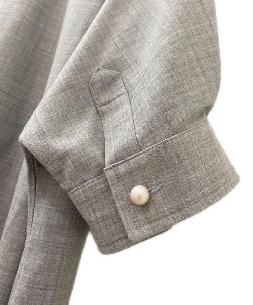 MADISON BLUE（マディソンブルー）MADISON BLUE (マディソンブルー) PUFF SL SH PEARL BUTTON W/PE グレー サイズ:02（M）の古着・服飾アイテム