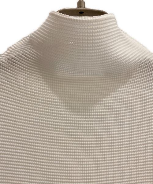 me ISSEY MIYAKE（ミーイッセイ ミヤケ）me ISSEY MIYAKE (ミーイッセイ ミヤケ) プリーツブラウス ホワイト サイズ:FREEの古着・服飾アイテム