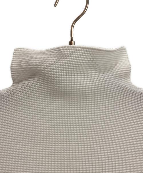 me ISSEY MIYAKE（ミーイッセイ ミヤケ）me ISSEY MIYAKE (ミーイッセイ ミヤケ) プリーツブラウス ホワイト サイズ:FREEの古着・服飾アイテム