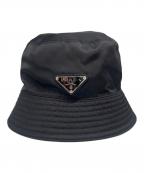 PRADAプラダ）の古着「Re-Nylon Metal Triangle Logo Bucket Hat リナイロン メタルトライアングルロゴ バケットハット/1HC137」｜ブラック