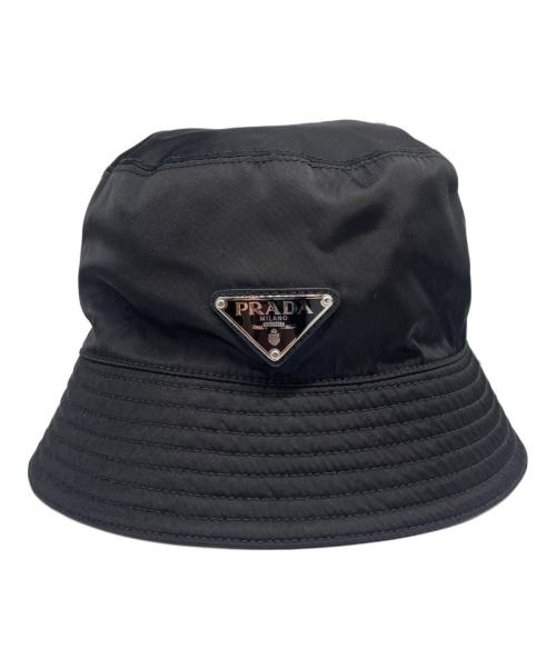 PRADA（プラダ）PRADA (プラダ) Re-Nylon Metal Triangle Logo Bucket Hat リナイロン メタルトライアングルロゴ バケットハット/1HC137 ブラック サイズ:Mの古着・服飾アイテム