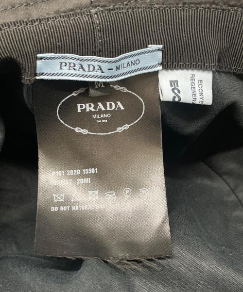 PRADA（プラダ）PRADA (プラダ) Re-Nylon Metal Triangle Logo Bucket Hat リナイロン メタルトライアングルロゴ バケットハット/1HC137 ブラック サイズ:Mの古着・服飾アイテム