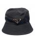 PRADA（プラダ）の古着「Re-Nylon Metal Triangle Logo Bucket Hat リナイロン メタルトライアングルロゴ バケットハット/1HC137」｜ブラック