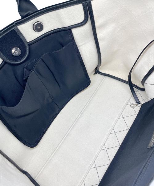CHANEL（シャネル）CHANEL (シャネル) ドーヴィル GM/Deauville GM Tote Bag アイボリー×ブラック サイズ:GMの古着・服飾アイテム