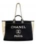 CHANEL（シャネル）の古着「ドーヴィル GM/Deauville GM Tote Bag」｜アイボリー×ブラック