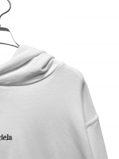 Maison Margiela（メゾンマルジェラ）Maison Margiela (メゾンマルジェラ) ロゴ刺繍プルオーバーフーディ ホワイト サイズ:44の古着・服飾アイテム