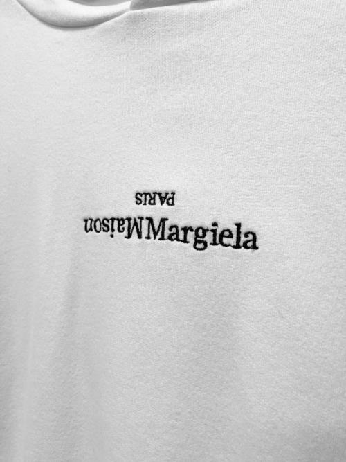 Maison Margiela（メゾンマルジェラ）Maison Margiela (メゾンマルジェラ) ロゴ刺繍プルオーバーフーディ ホワイト サイズ:44の古着・服飾アイテム