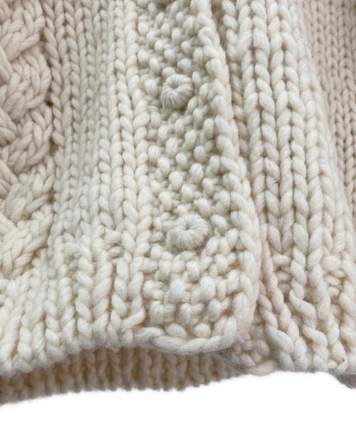 Hands of creation（ハンズオブクリエイション）Hands of creation (ハンズオブクリエイション) Hand knit ケーブルVカーディガン ホワイト サイズ:Fの古着・服飾アイテム