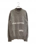 LOUIS VUITTONルイ ヴィトン）の古着「18AW Logo Print Crewneck Knit Sweater ロゴプリント クルーネックニットセーター/RM182M GVL」｜ライトグレー
