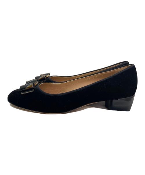 Salvatore Ferragamo（サルヴァトーレ フェラガモ）Salvatore Ferragamo (サルヴァトーレ フェラガモ) ヴァラリボンパンプス ブラック サイズ:7の古着・服飾アイテム