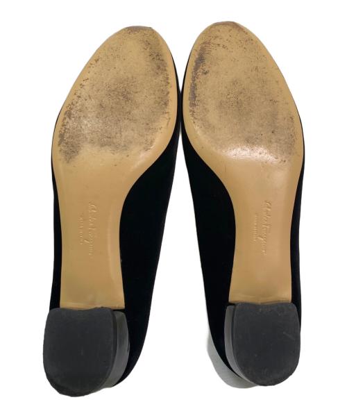 Salvatore Ferragamo（サルヴァトーレ フェラガモ）Salvatore Ferragamo (サルヴァトーレ フェラガモ) ヴァラリボンパンプス ブラック サイズ:7の古着・服飾アイテム