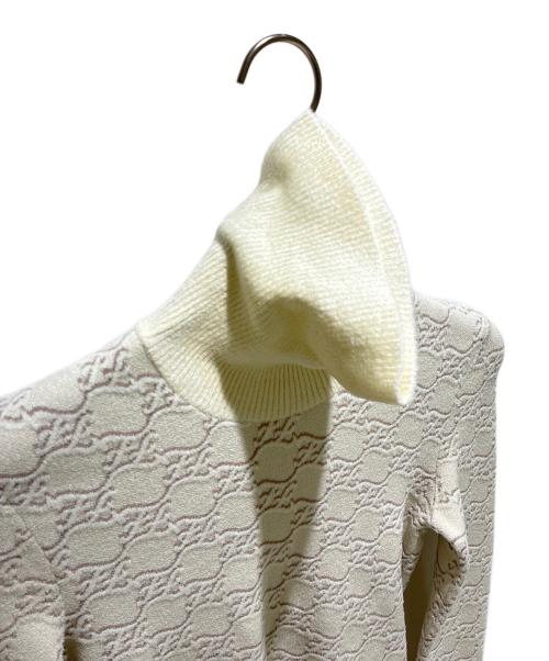 FENDI（フェンディ）FENDI (フェンディ) 総柄タートルネックニット/FZX713 AHED ベージュ サイズ:36の古着・服飾アイテム