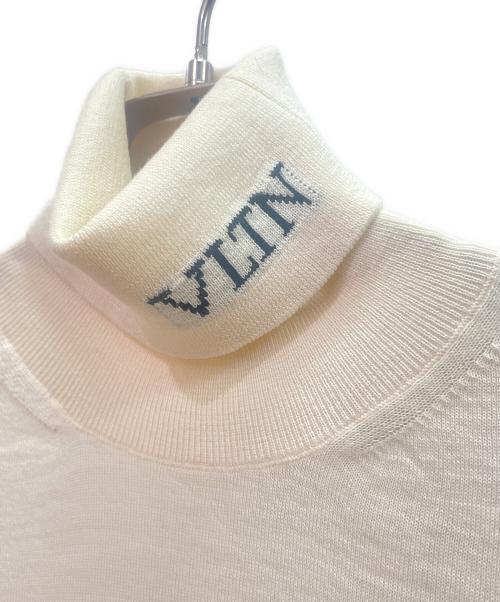 VALENTINO（ヴァレンティノ）VALENTINO (ヴァレンティノ) ハイネックロゴ半袖ニット/High-Neck Logo Short-Sleeve Knit Sweater/UB3KC16F5NU ベージュ サイズ:XSの古着・服飾アイテム