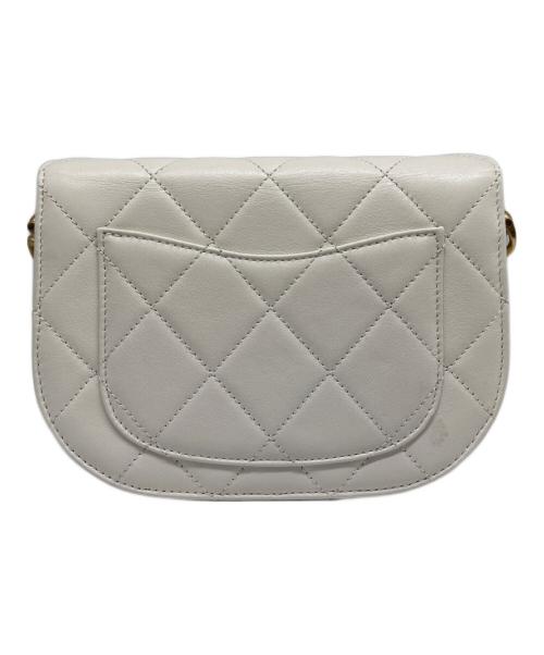 CHANEL（シャネル）CHANEL (シャネル) マトラッセ ラウンドムーン メッセンジャー ショルダーバック/Matelassé Round Moon Messenger Shoulder Bag/AS2484 ホワイトの古着・服飾アイテム