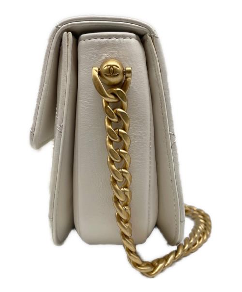 CHANEL（シャネル）CHANEL (シャネル) マトラッセ ラウンドムーン メッセンジャー ショルダーバック/Matelassé Round Moon Messenger Shoulder Bag/AS2484 ホワイトの古着・服飾アイテム
