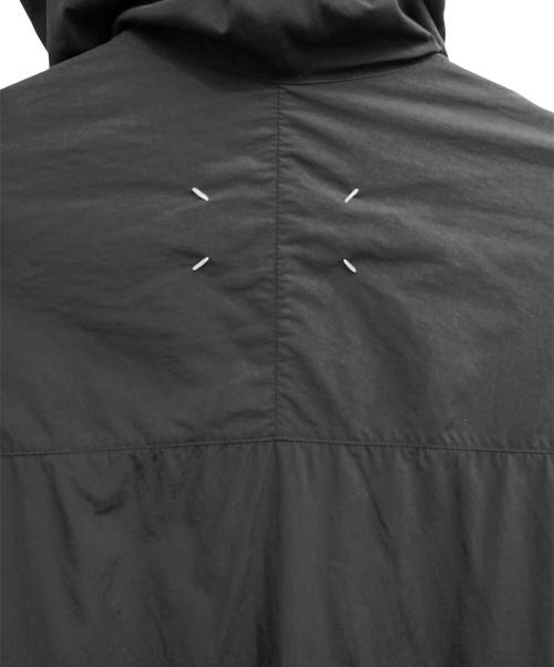 Maison Margiela（メゾンマルジェラ）Maison Margiela (メゾンマルジェラ) ハの字 ジップアップ フーデッドナイロンパーカー ネイビー サイズ:48の古着・服飾アイテム