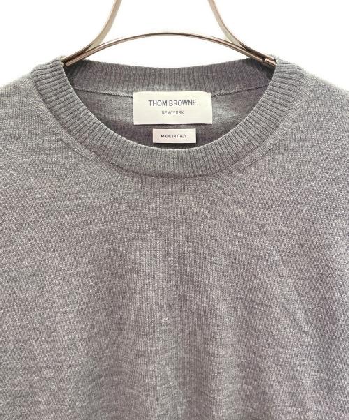 Thom Browne（トムブラウン）Thom Browne (トムブラウン) 4-Bar Merino Wool Crewneck Sweater 4-BAR メリノウール クルーネックニット/MKA002A-00014038 ライトグレー サイズ:2の古着・服飾アイテム