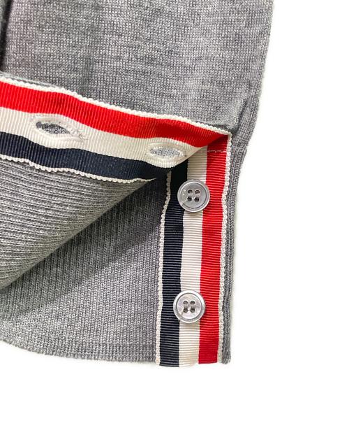 Thom Browne（トムブラウン）Thom Browne (トムブラウン) 4-Bar Merino Wool Crewneck Sweater 4-BAR メリノウール クルーネックニット/MKA002A-00014038 ライトグレー サイズ:2の古着・服飾アイテム