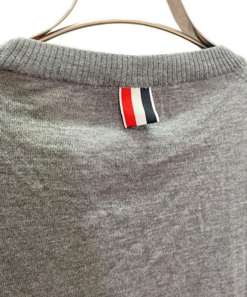 Thom Browne（トムブラウン）Thom Browne (トムブラウン) 4-Bar Merino Wool Crewneck Sweater 4-BAR メリノウール クルーネックニット/MKA002A-00014038 ライトグレー サイズ:2の古着・服飾アイテム