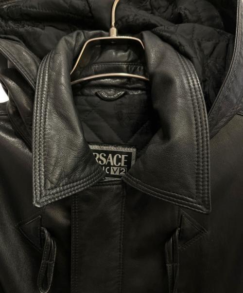VERSACE CLASSIC V2（ヴェルサーチクラシック）VERSACE CLASSIC V2 (ヴェルサーチクラシック) レザーダッフルコート ブラック サイズ:Lの古着・服飾アイテム