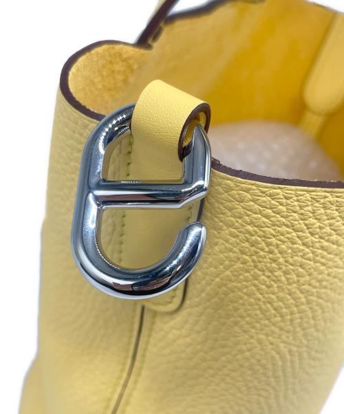 HERMES（エルメス）HERMES (エルメス) In-the-Loop 18 Bag インザループ 18 K刻印:2025年製 トリヨンクレマンス×ヴォースイフト イエロー系 シルバー金具  イエロー サイズ:18の古着・服飾アイテム
