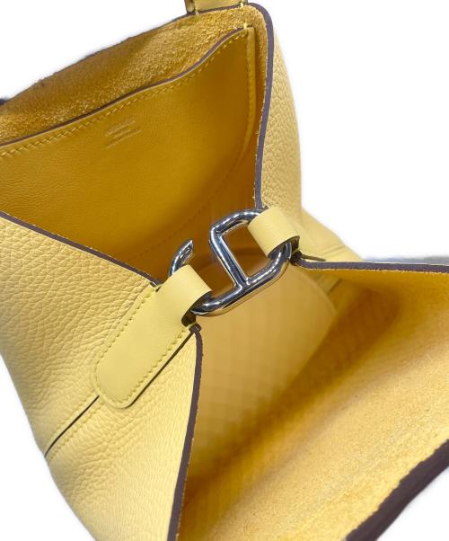 HERMES（エルメス）HERMES (エルメス) In-the-Loop 18 Bag インザループ 18 K刻印:2025年製 トリヨンクレマンス×ヴォースイフト イエロー系 シルバー金具  イエロー サイズ:18の古着・服飾アイテム