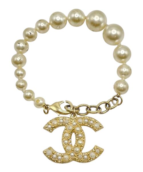 CHANEL（シャネル）CHANEL (シャネル) ココマークチャーム付パールブレスレット アイボリーの古着・服飾アイテム