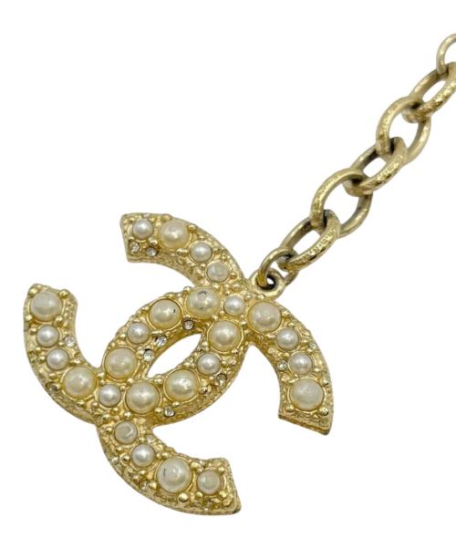 CHANEL（シャネル）CHANEL (シャネル) ココマークチャーム付パールブレスレット アイボリーの古着・服飾アイテム