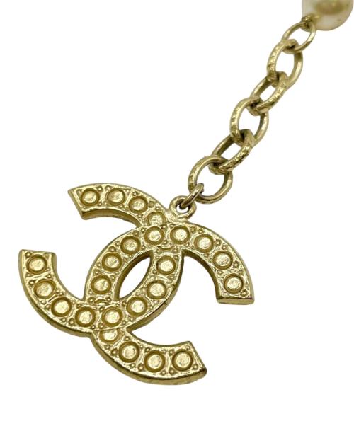 CHANEL（シャネル）CHANEL (シャネル) ココマークチャーム付パールブレスレット アイボリーの古着・服飾アイテム