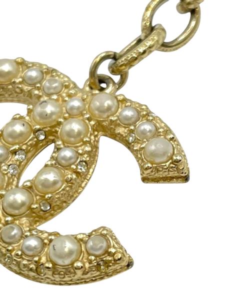 CHANEL（シャネル）CHANEL (シャネル) ココマークチャーム付パールブレスレット アイボリーの古着・服飾アイテム