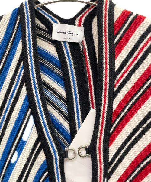 Salvatore Ferragamo（サルヴァトーレ フェラガモ）Salvatore Ferragamo (サルヴァトーレ フェラガモ) ストライプ ニット ポンチョ Striped Knit Poncho/0757159 ブルー×レッド サイズ:FREEの古着・服飾アイテム