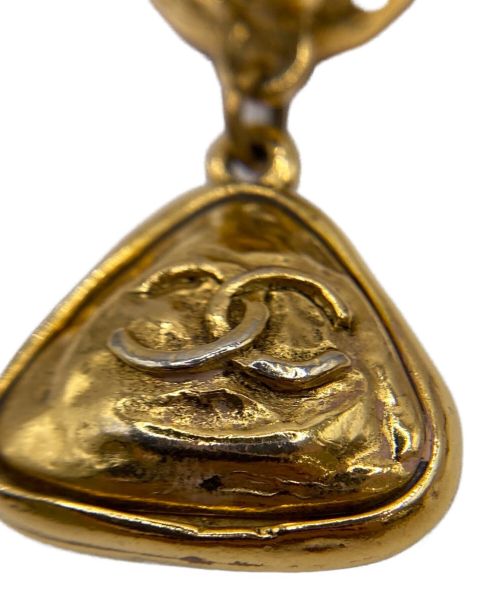 CHANEL（シャネル）CHANEL (シャネル) グリポアトライアングルココマークイヤリング レッド×ゴールド サイズ:-の古着・服飾アイテム