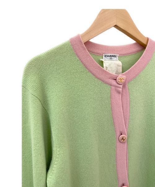 CHANEL（シャネル）CHANEL (シャネル) ココマークボタンカーディガン グリーン×ピンク サイズ:-の古着・服飾アイテム
