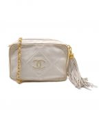CHANELシャネル）の古着「タッセルショルダーバッグ」｜ホワイト