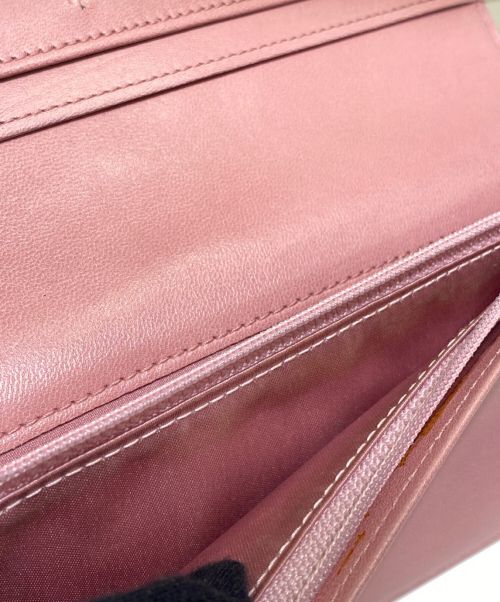 CHANEL（シャネル）CHANEL (シャネル) カメリア エンボス ２つ折り長財布 ブラックの古着・服飾アイテム