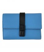 LOEWEロエベ）の古着「トライフォールドウォレット」｜スカイブルー