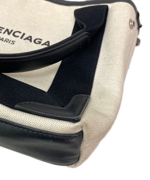 BALENCIAGA（バレンシアガ）BALENCIAGA (バレンシアガ) NAVY CABAS XS アイボリー×ブラックの古着・服飾アイテム