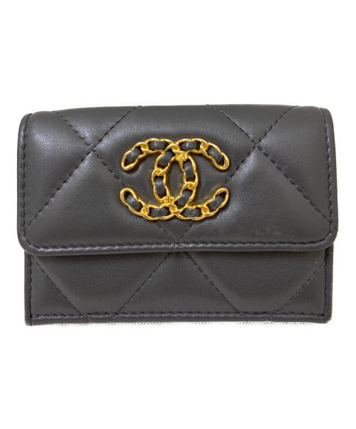 CHANEL（シャネル）CHANEL (シャネル) CHANEL19 3つ折り財布 グレーの古着・服飾アイテム