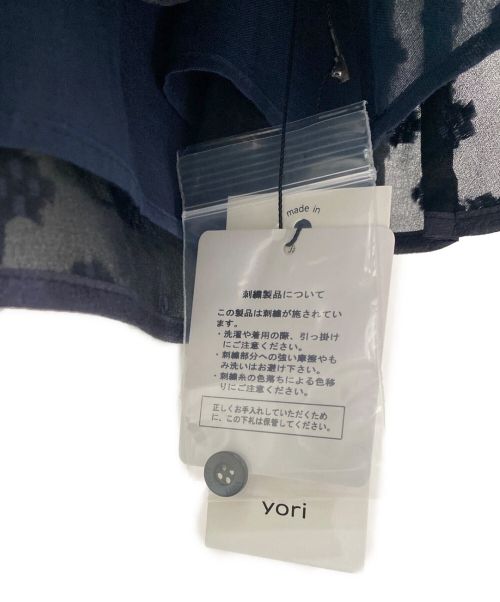 YORI（ヨリ）YORI (ヨリ) フローラドットブラウス ネイビー サイズ:36 未使用品の古着・服飾アイテム