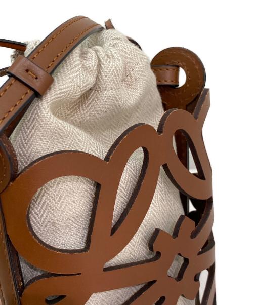 LOEWE（ロエベ）LOEWE (ロエベ) アナグラムカットアウト ポケット ブラウンの古着・服飾アイテム