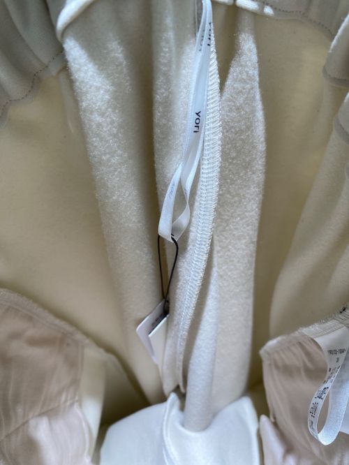 YORI（ヨリ）YORI (ヨリ) ぬくぬくフロントスリットレギパン アイボリー サイズ:38 未使用品の古着・服飾アイテム