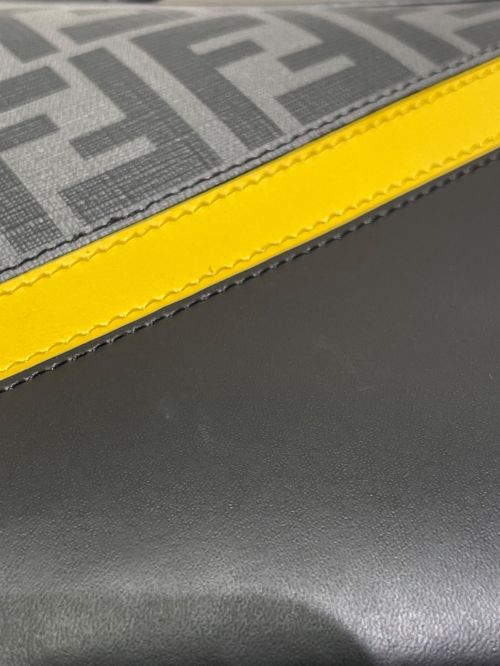 FENDI（フェンディ）FENDI (フェンディ) ダイアゴナル カメラケース ブラックの古着・服飾アイテム