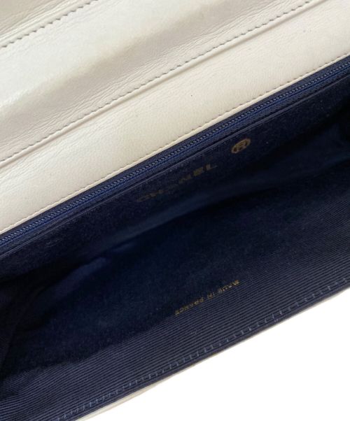 CHANEL（シャネル）CHANEL (シャネル) ハーフムーンチェーンショルダーバッグ ホワイトの古着・服飾アイテム