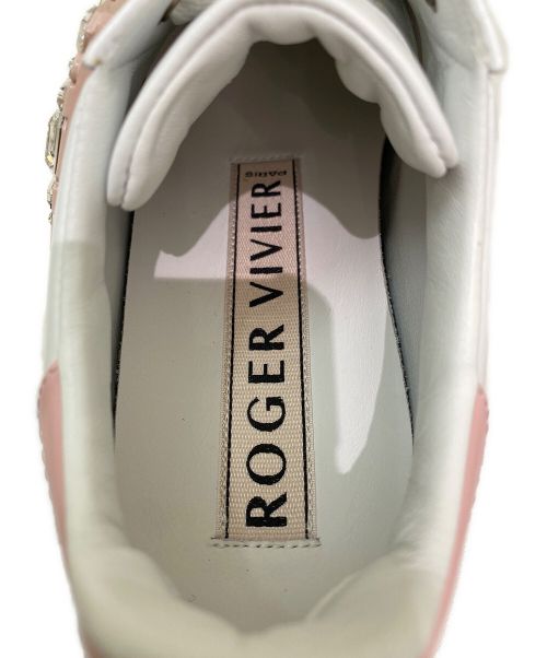 Roger Vivier（ロジェ ヴィヴィエ）Roger Vivier (ロジェ ヴィヴィエ) ヴィヴスケートストラスバックルスニーカー ホワイト×ピンク サイズ:36 1/2 未使用品の古着・服飾アイテム